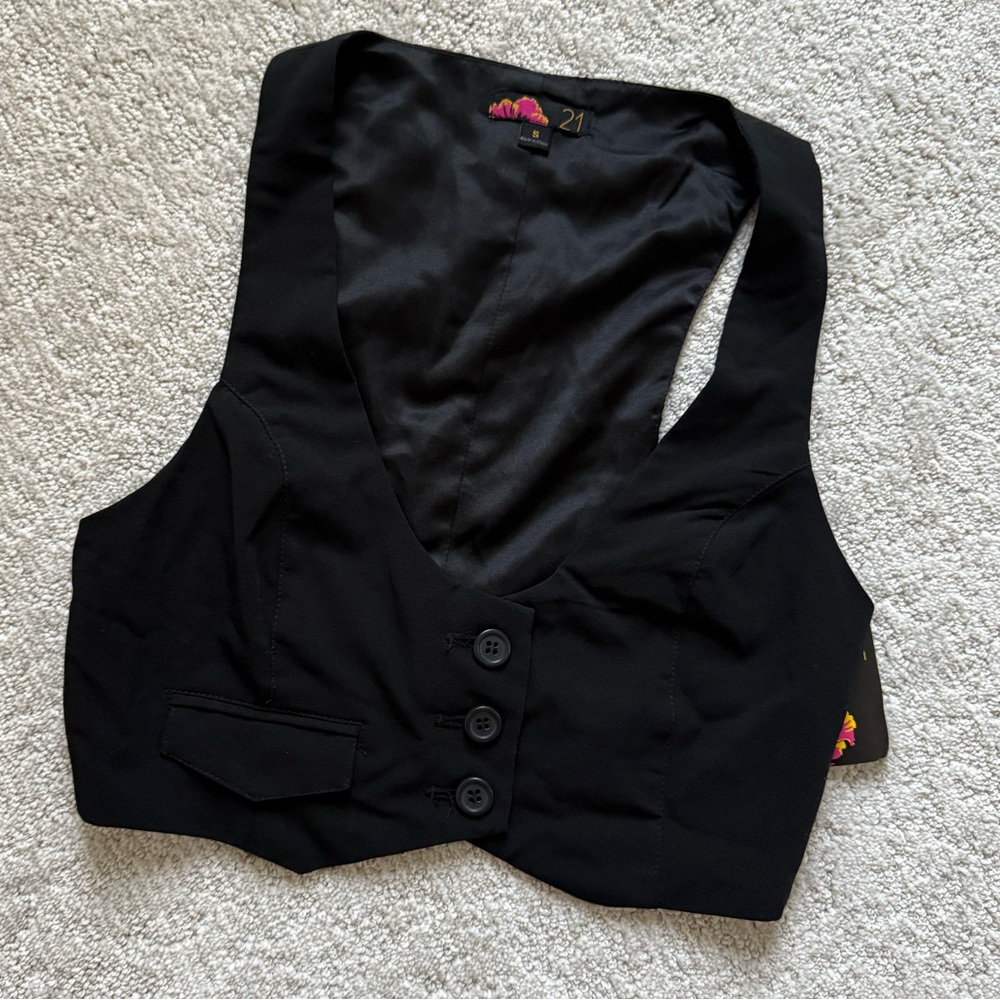Forever 21 Black Buttoned Vest Crop Top